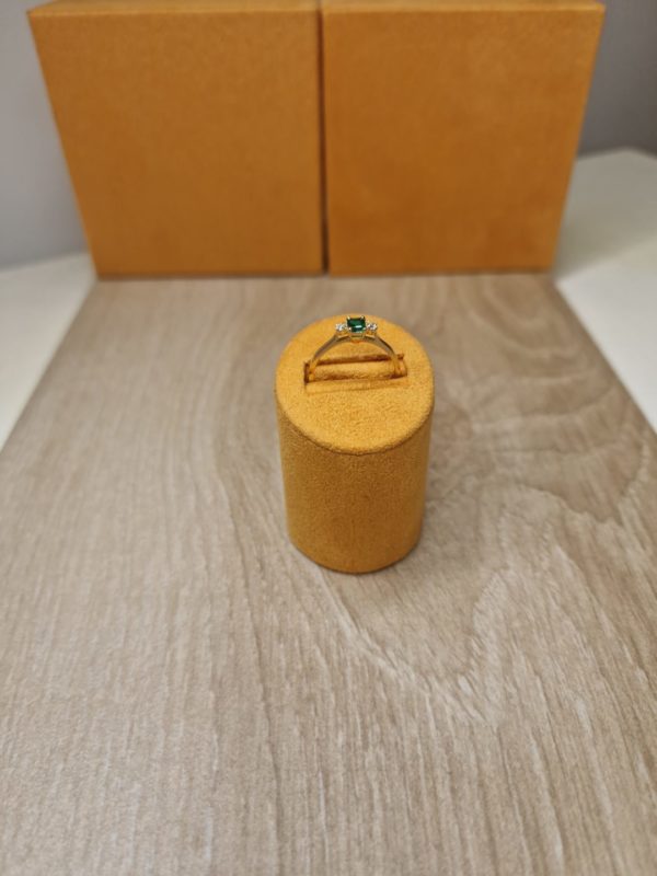 Bague or jaune trilogie émeraude sur diamants 41300031